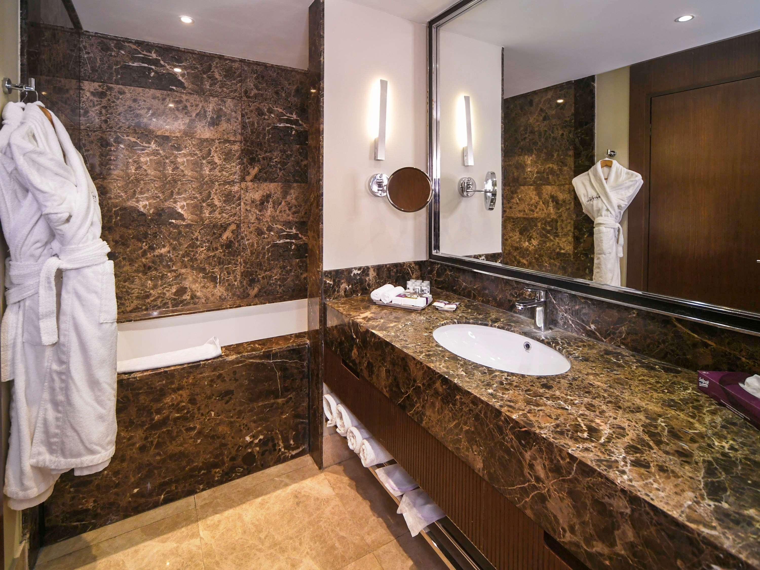 Mercure Istanbul West Hotel & Convention Center Zewnętrze zdjęcie